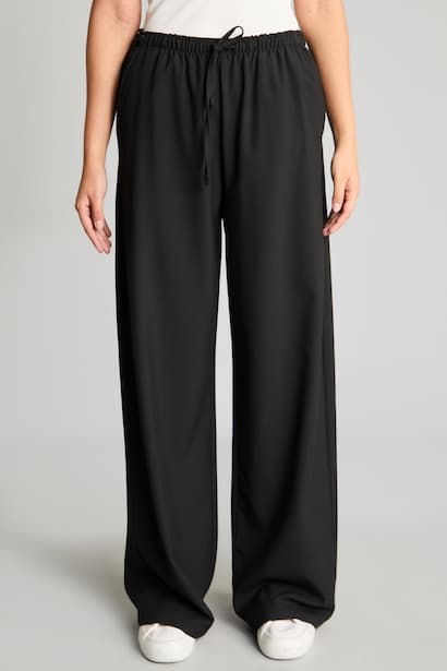 Wide Leg Black with Pockets Mid-Rise Regular Length Trousers (٣)