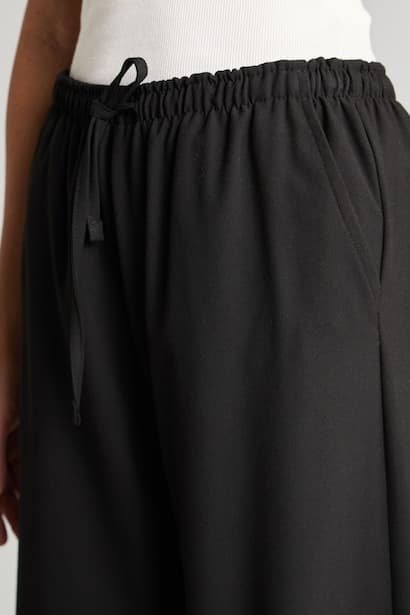 Wide Leg Black with Pockets Mid-Rise Regular Length Trousers (٤)