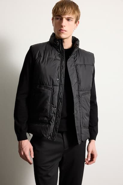 Regular Fit Stand Collar Zippered Inside Pocket Waterproof Puffer Vest (٣)