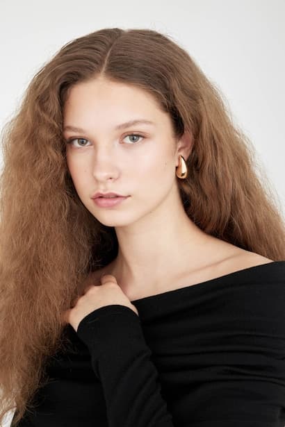 Woman Drop Gold Earrings Jewellery