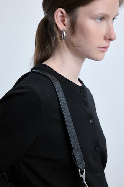 Regular Fit Black Crew Neck Cardigan (٣)