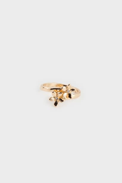 Woman 3 Piece Gold Rings (4)