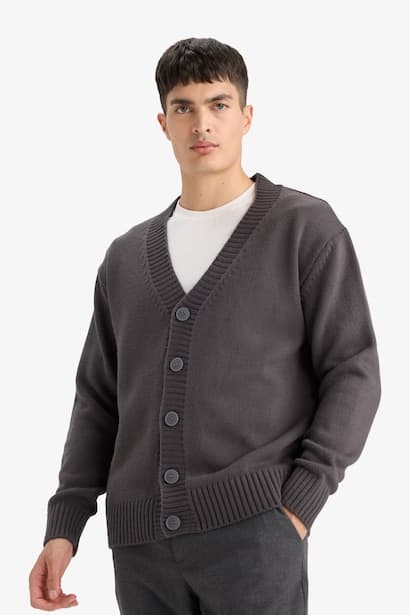 Relax Fit V-Neck Knit Cardigan (٣)