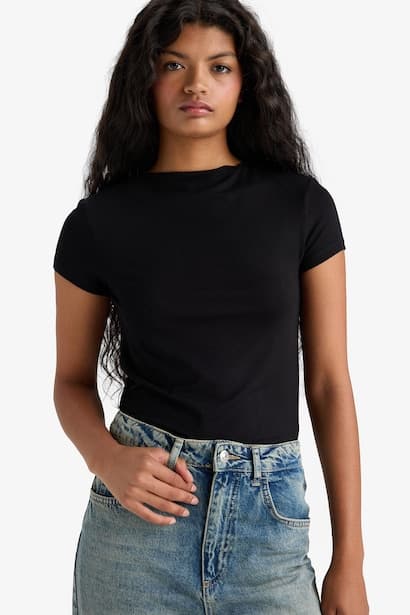 Slim Fit Short Sleeve T-Shirt (٤)
