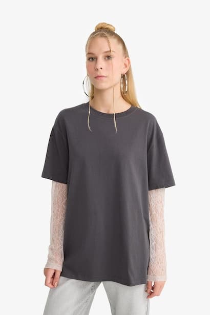 Oversize Crew Neck Long Lace Sleeves T-shirt (٣)
