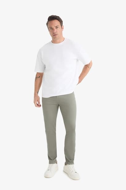Slim Fit Textured Trousers (٣)