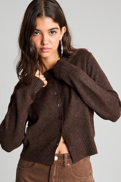 Woman Slim Fit Buttoned Crew Neck Knitted Cardigan (٤)