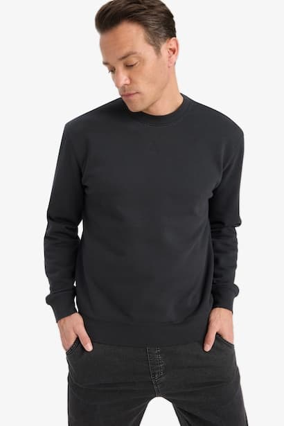 Cotton Regular Fit Crew Neck Sweatshirt (٣)