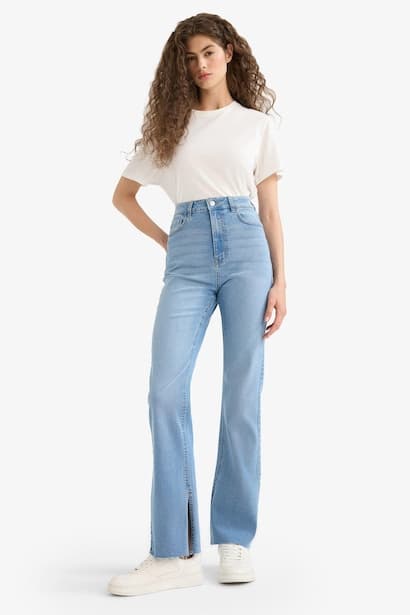 Slim Flare High Waist Straight Leg Jeans (٣)