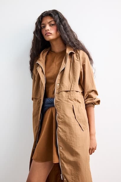 Regular Fit Hooded Zip-Up Long Raincoat (٣)