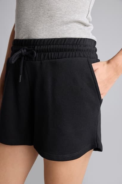 Relaxed Fitted Elastic Waist Shorts (4)