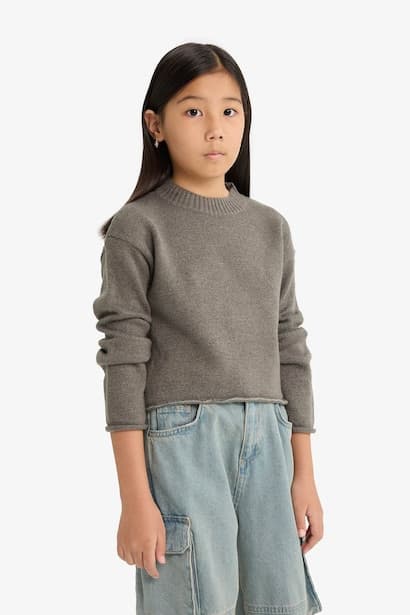 Girl Standard Fit Crew Neck Pullover (3)