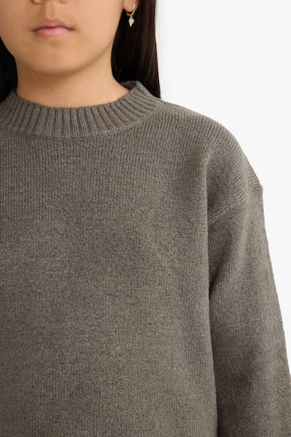 Girl Standard Fit Crew Neck Pullover (4)