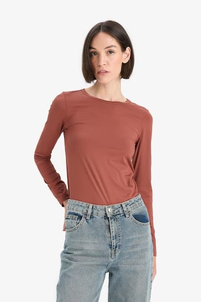Slim Fit Crew Neck Basic T-Shirt (٣)