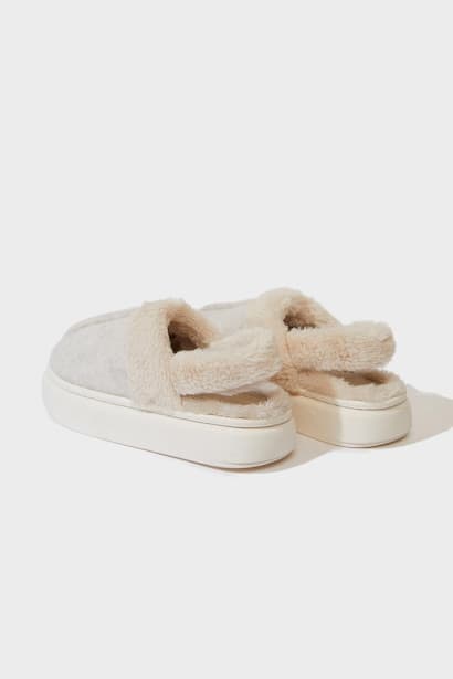 Woman Flat Leg Home Slippers (٤)