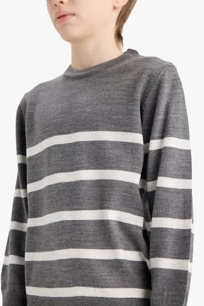 Boy Crew Neck Striped Knit Pullover (٣)