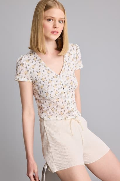 Fitted V-Neck Floral Textured Top Blouse