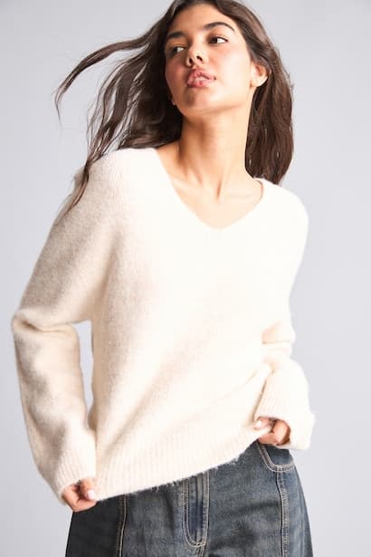 Regular Fit V-Neck Pullover (4)