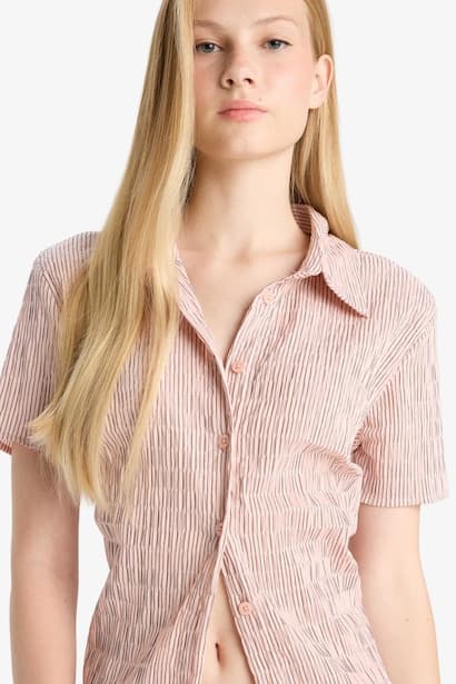 Fitted Textured Short Sleeve Shirt