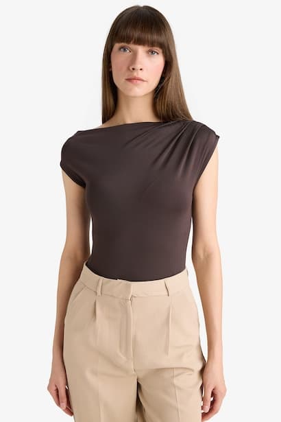 Slim Fit Asymmetrical Blouse (3)