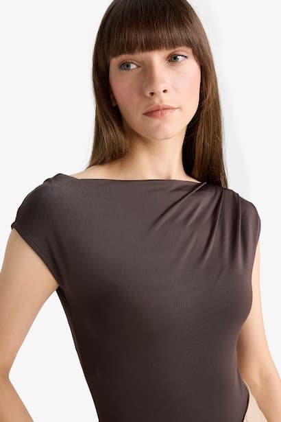 Slim Fit Asymmetrical Blouse (4)