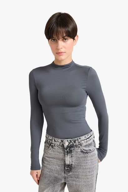 Half Turtleneck Long Sleeve Snap Bodysuit