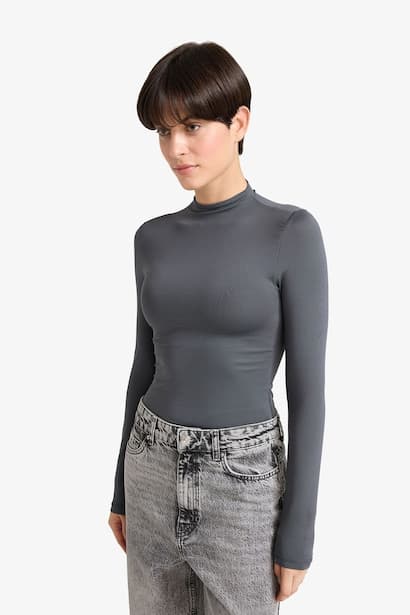 Half Turtleneck Long Sleeve Snap Bodysuit (٣)