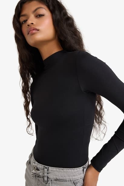 Long Sleeve Snap Bodysuit (4)
