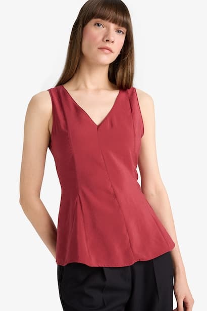 V-Neck Sleeveless Blouse (٣)