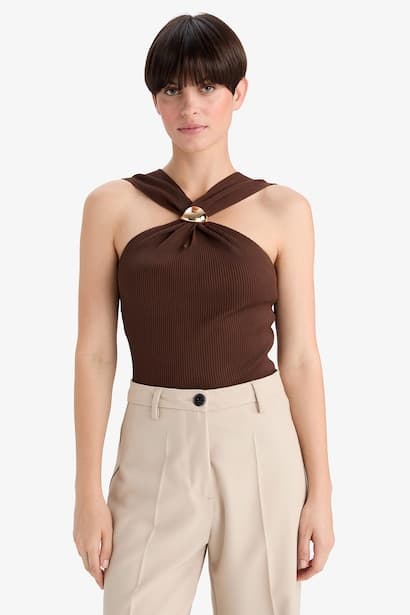 Fitted Rib Buckle Detail Sleeveless Blouse Tank Top & Crop Top (٣)