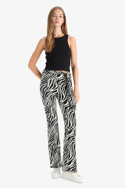 Fitted Zebra Print Flared Trousers (٣)