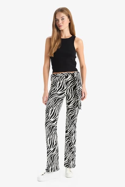 Fitted Zebra Print Flared Trousers (٤)