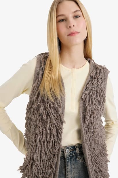 Regular Fit V-Neck Sweater (٣)