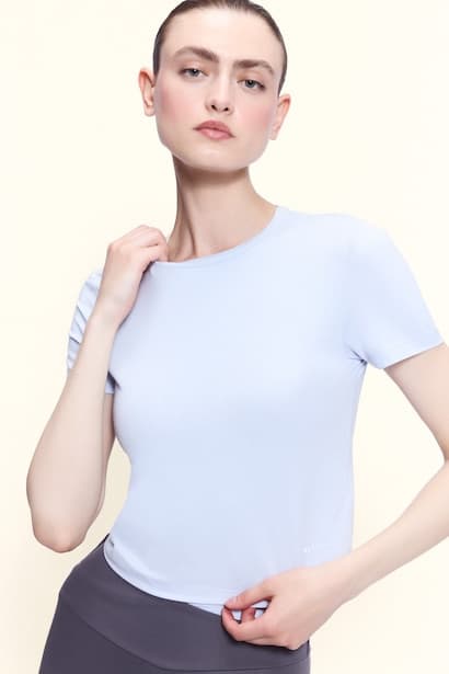 Standard Fit Crew Neck Short Sleeve T-Shirt (٣)