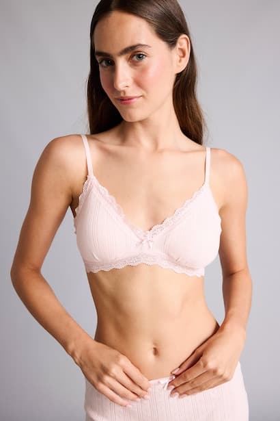 Light Pink Wireless Lace Bralette with Removable Cups (3)