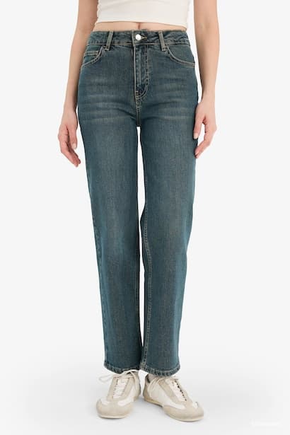 Comfort Straight Normal Waist Ankle Length Washed Jeans (3)