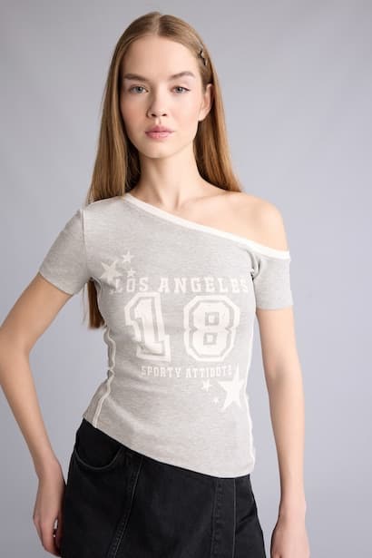 Fitted Boat Neck Printed Ribbed T-Shirt (٣)