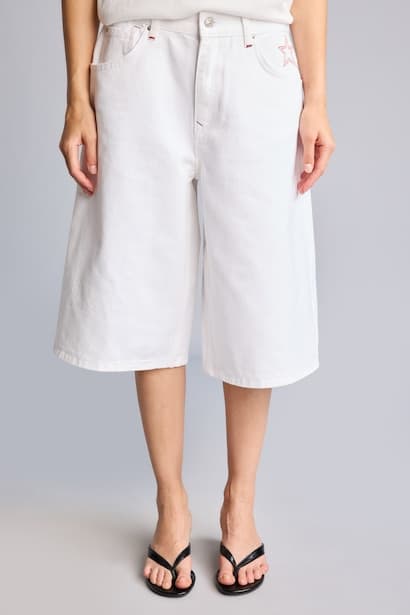 Normal Waist Gabardine White Bermuda Shorts (٤)