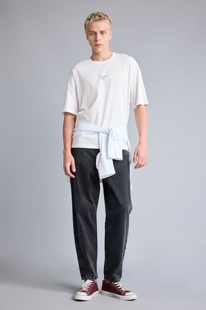 Balloon Fit Mid-Rise Tapered Leg Jeans Denims (٣)