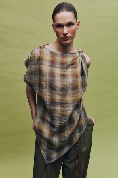 Regular Fit Plaid Sleeveless Blouse (٤)