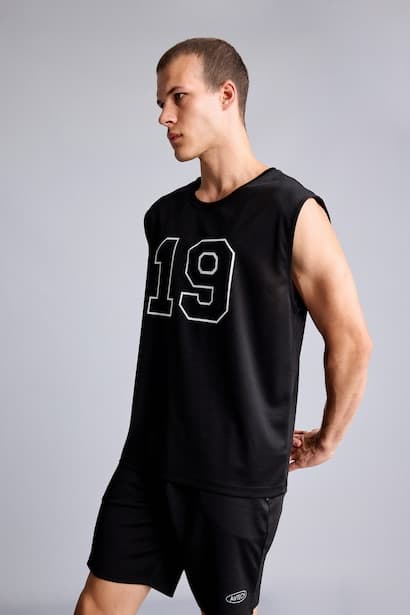 Boxy Fit Crew Neck Sleeveless Tank Top (3)