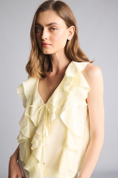 Regular Fit Sleeveless Blouse (3)