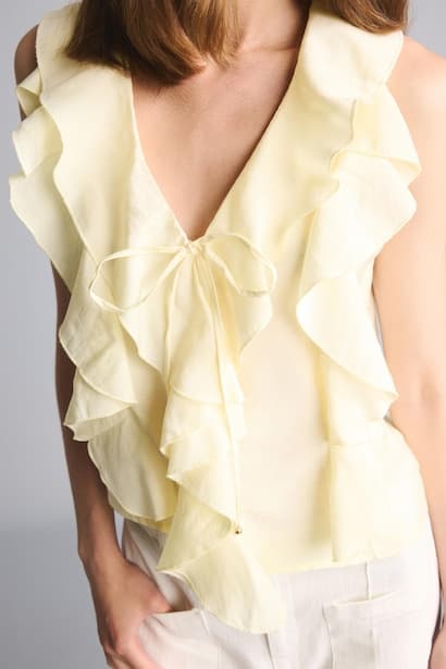 Regular Fit Sleeveless Blouse (4)