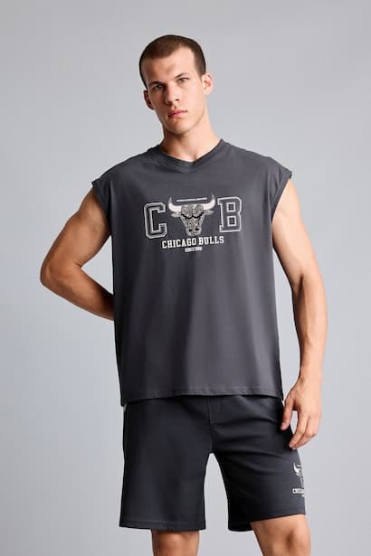 Oversize Fit Sleeveless NBA Chicago Bulls Tank Top (٣)
