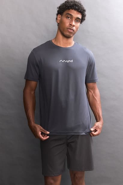 Standard Fit Crew Neck Printed Short Sleeve T-Shirt (٣)
