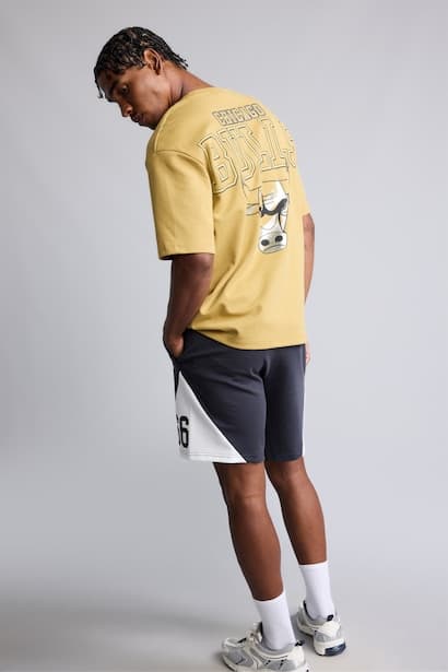 Standard Fit NBA Chicago Bulls Shorts (3)