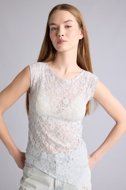 Fitted Lace Blouse T-Shirt (٣)