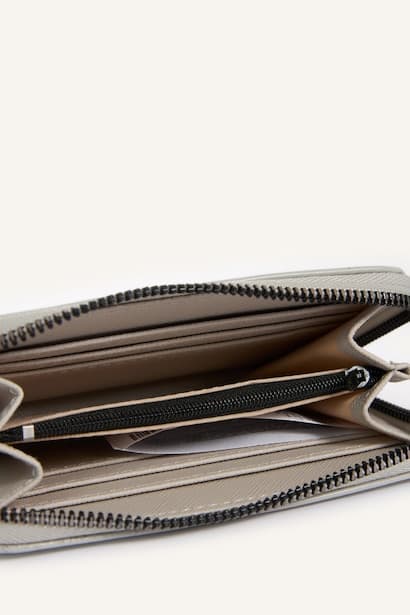 Woman Faux Leather Wallets (٤)