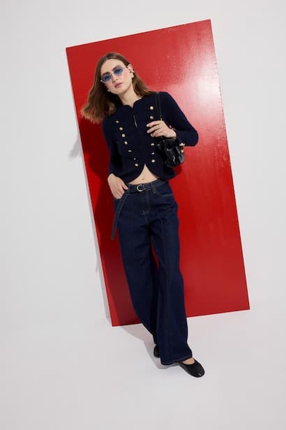 Wide Fit High-Waisted 90's Jeans