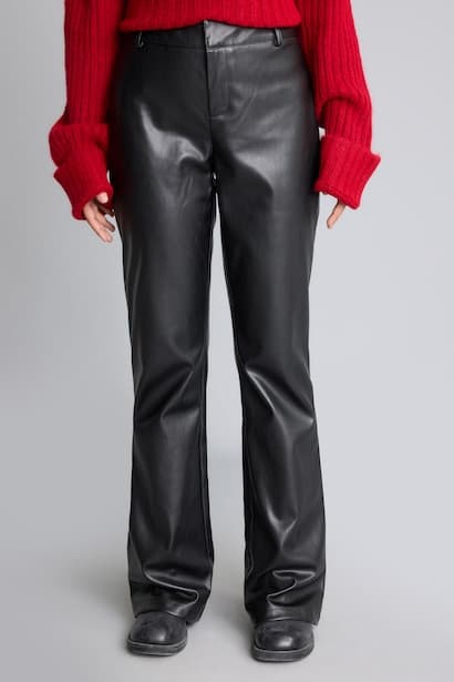 Baggy Fit Normal Waist Pockets Faux Leather Trousers (٣)